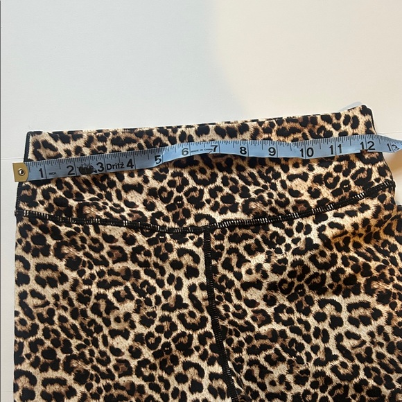 Zyia  Leopard Print Leggings - Picture 6 of 7